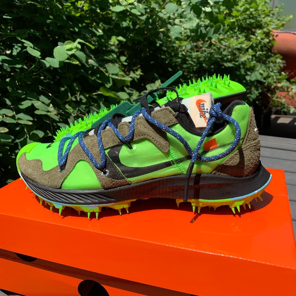Nike X Off-White
Zoom Terra Kiger 5 sneakers